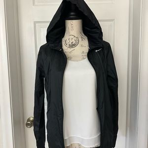 Nike Essential
Women's Running Jacket- windbreaker